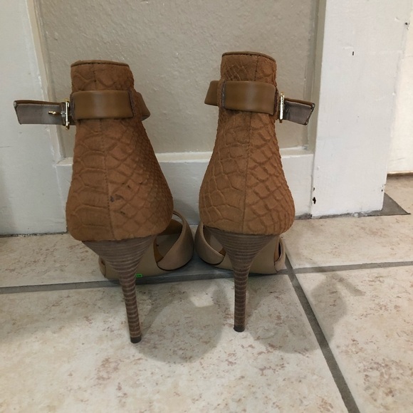 Steve Madden Tan Stepout Peep Toe Heels Size 8.5 - Picture 6 of 11